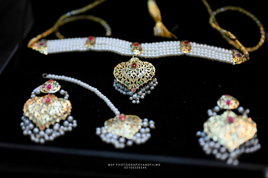Zarmina Pearl Choker Set