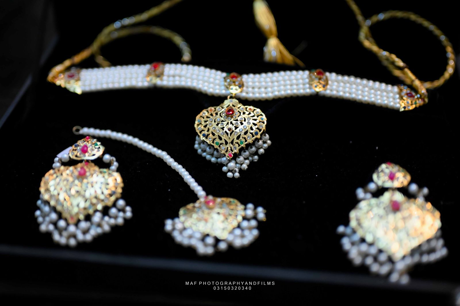 Zarmina Pearl Choker Set